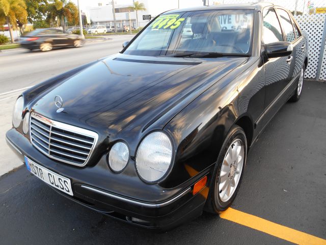 Mercedes-Benz E-Class 2000 photo 2