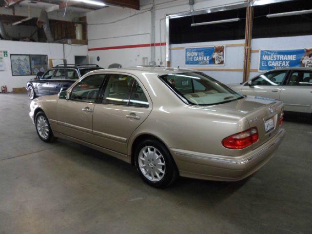 Mercedes-Benz E-Class 2000 photo 1