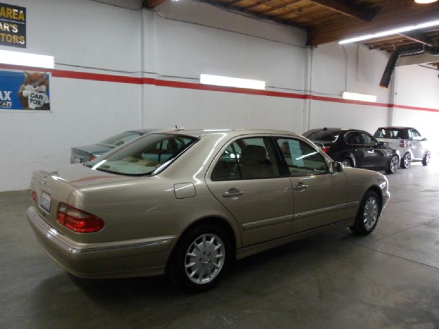 Mercedes-Benz E-Class 2000 photo 3