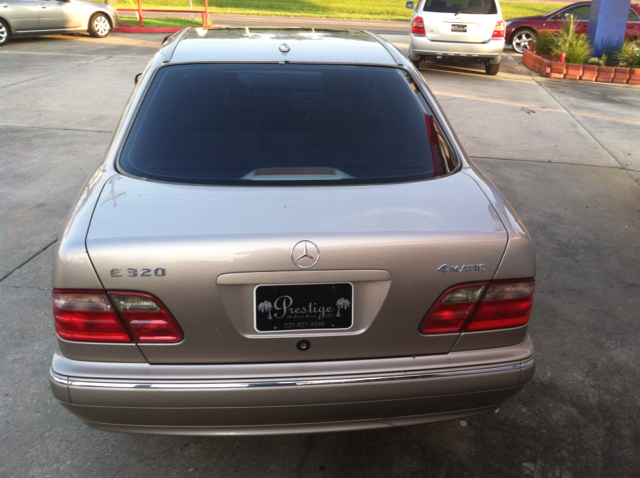 Mercedes-Benz E-Class 2000 photo 3