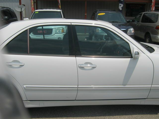 Mercedes-Benz E-Class 2000 photo 4