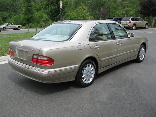 Mercedes-Benz E-Class 2000 photo 1