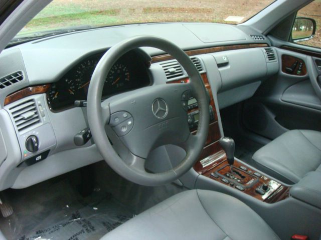 Mercedes-Benz E-Class 2000 photo 41