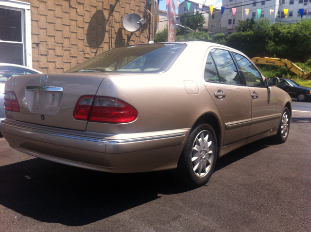 Mercedes-Benz E-Class 2000 photo 1