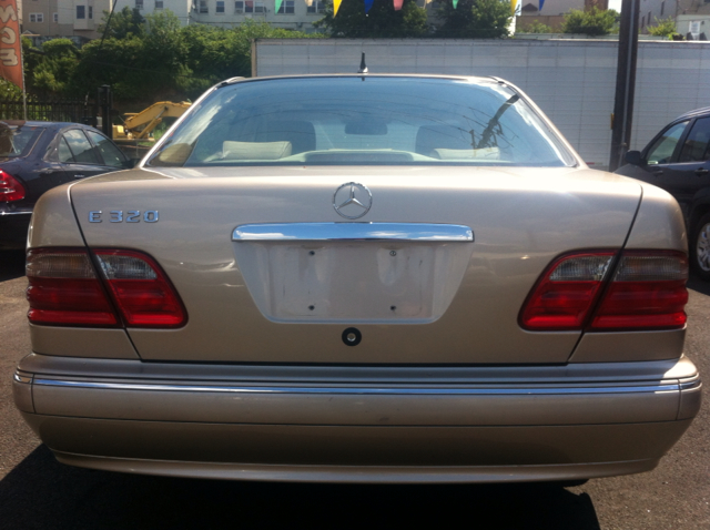 Mercedes-Benz E-Class 2000 photo 2