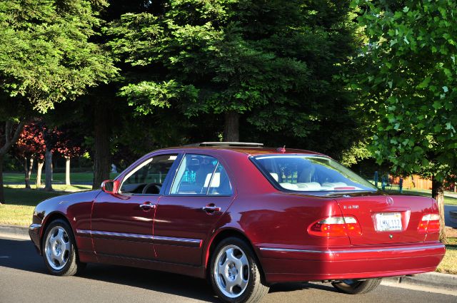 Mercedes-Benz E-Class 2000 photo 4