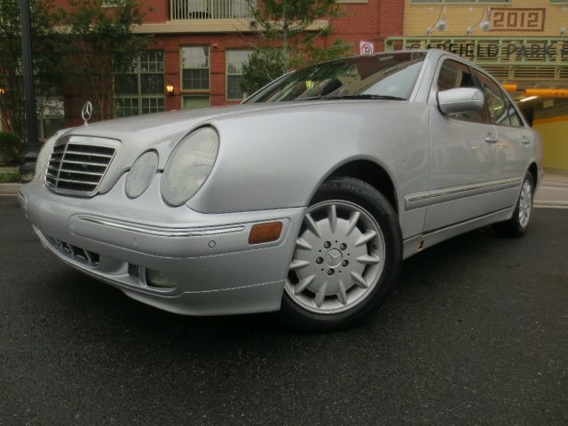 Mercedes-Benz E-Class 2000 photo 2