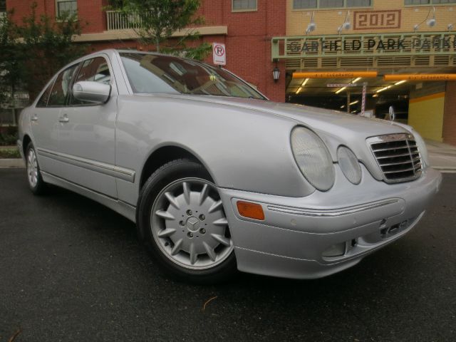 Mercedes-Benz E-Class 2000 photo 3