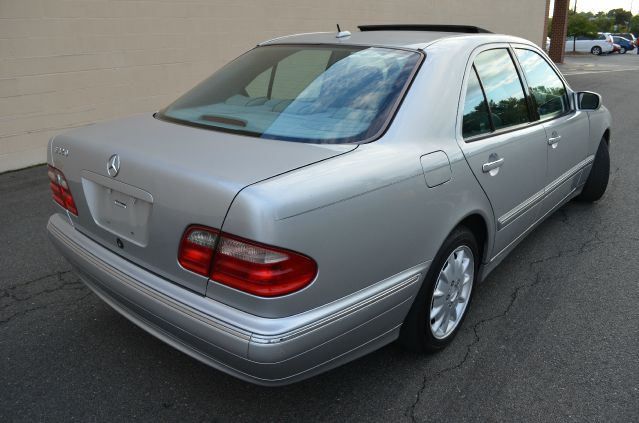 Mercedes-Benz E-Class 2000 photo 3