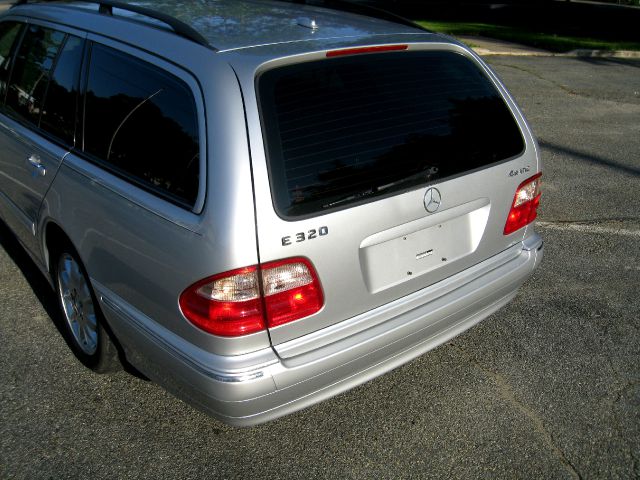 Mercedes-Benz E-Class 2001 photo 1