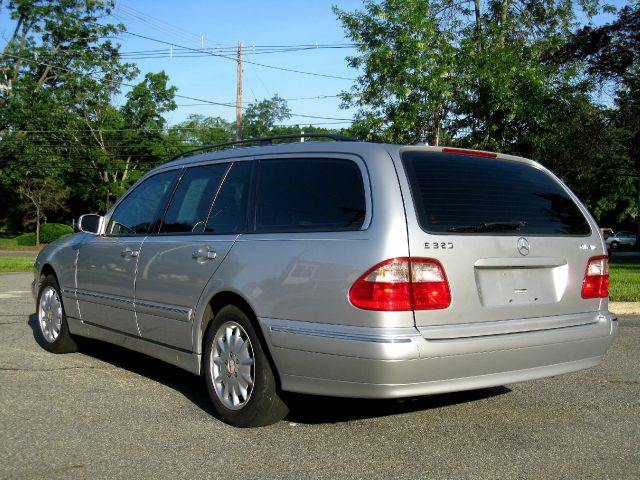 Mercedes-Benz E-Class 2001 photo 17