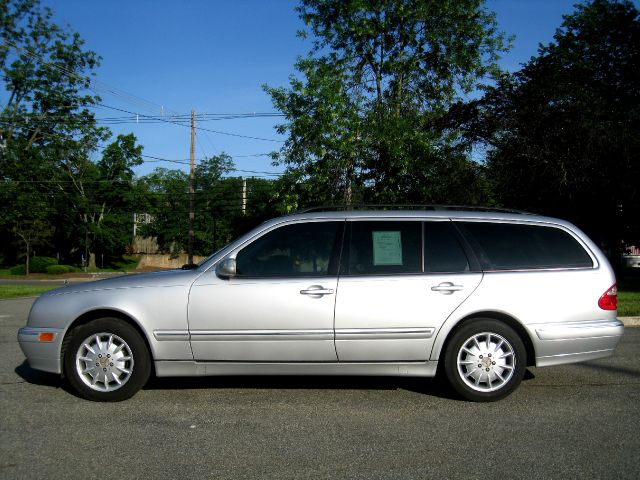 Mercedes-Benz E-Class 2001 photo 20