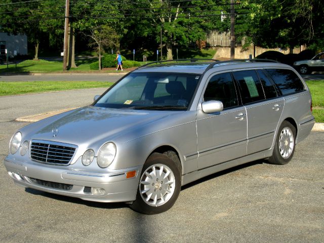 Mercedes-Benz E-Class 2001 photo 25