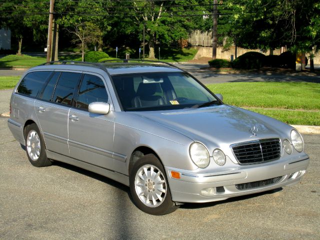 Mercedes-Benz E-Class 2001 photo 26