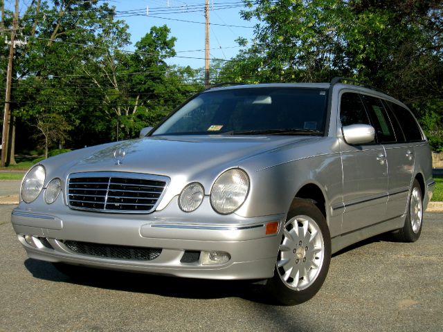 Mercedes-Benz E-Class 2001 photo 27