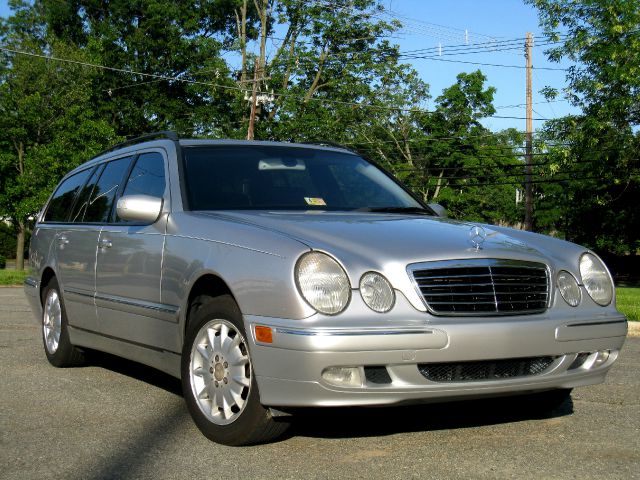 Mercedes-Benz E-Class 2001 photo 29