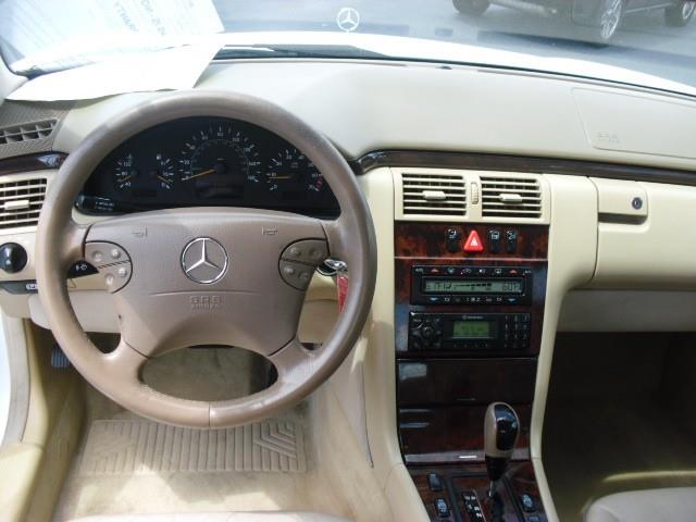 Mercedes-Benz E-Class 2001 photo 2