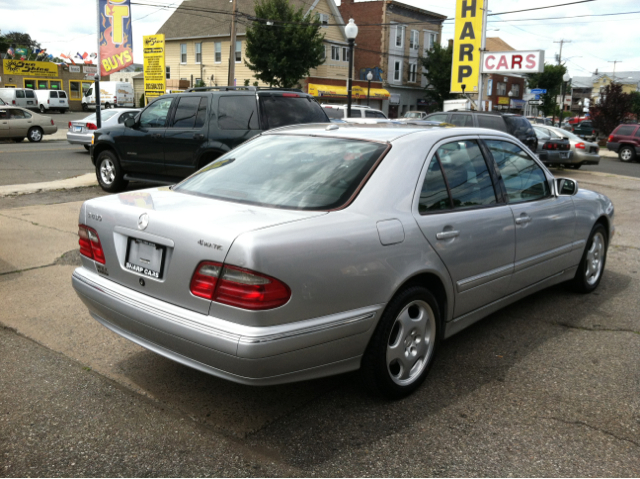 Mercedes-Benz E-Class 2001 photo 1