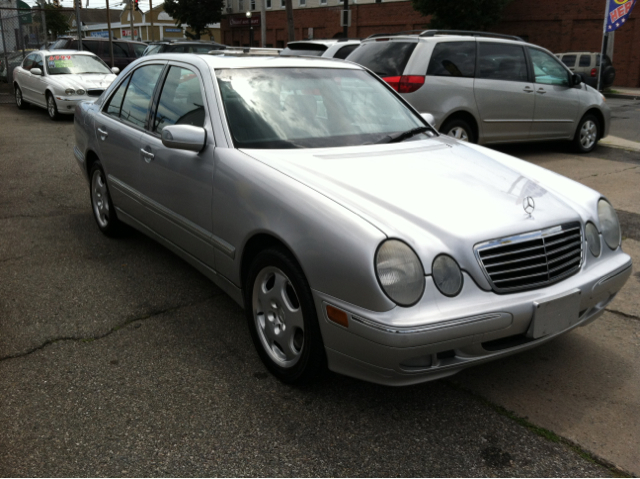 Mercedes-Benz E-Class 2001 photo 2