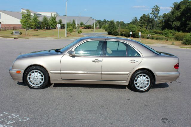 Mercedes-Benz E-Class 2001 photo 1