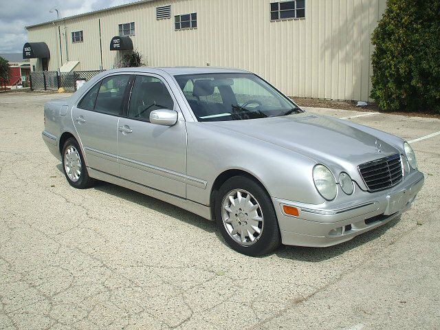 Mercedes-Benz E-Class 2001 photo 1