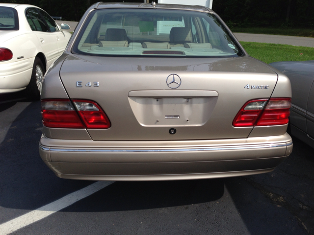 Mercedes-Benz E-Class 2001 photo 2