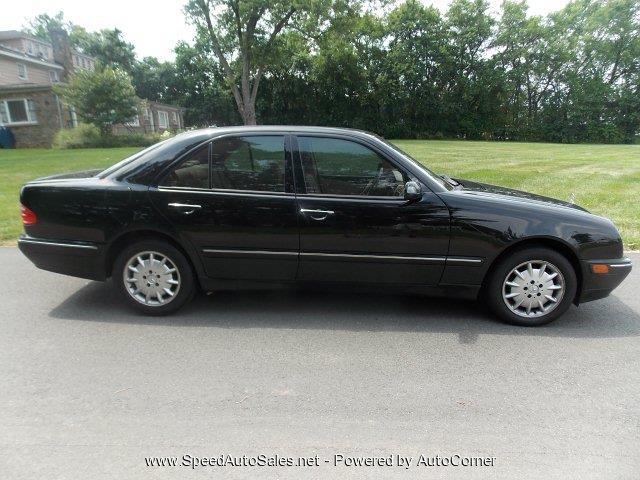 Mercedes-Benz E-Class 2001 photo 1