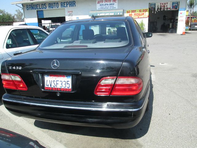 Mercedes-Benz E-Class 2001 photo 2