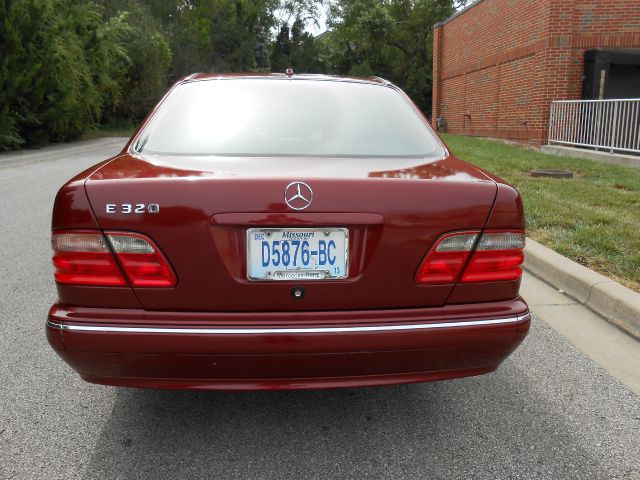 Mercedes-Benz E-Class 2001 photo 2