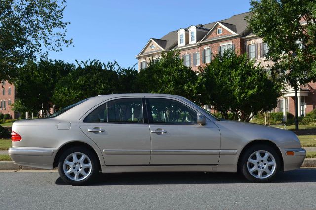 Mercedes-Benz E-Class 2001 photo 2