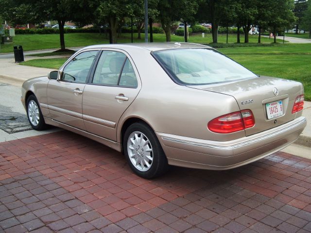 Mercedes-Benz E-Class 2001 photo 9