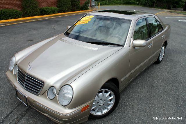 Mercedes-Benz E-Class 2001 photo 11