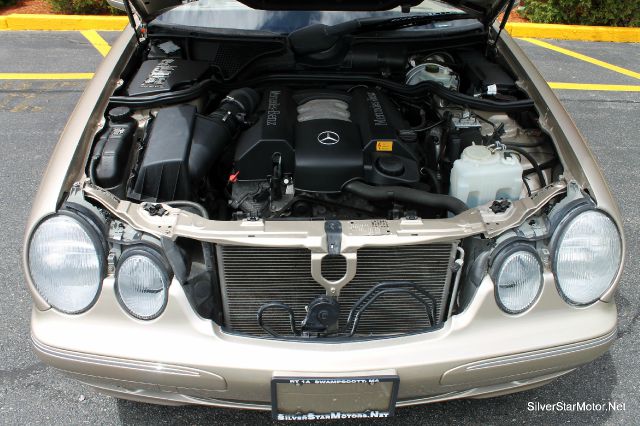 Mercedes-Benz E-Class 2001 photo 18