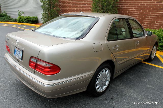 Mercedes-Benz E-Class 2001 photo 24