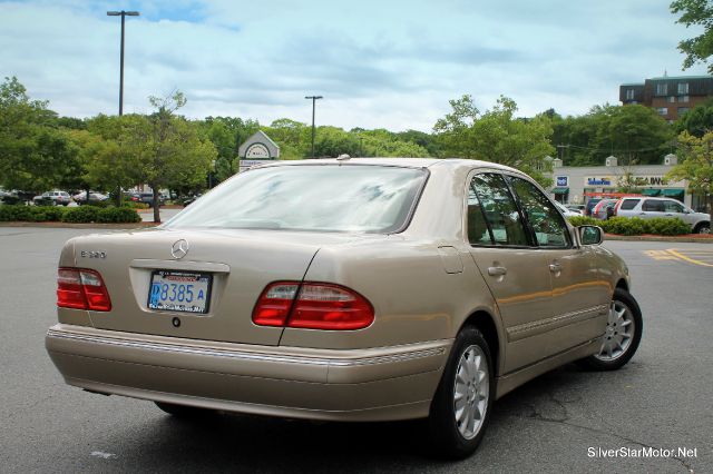 Mercedes-Benz E-Class 2001 photo 4