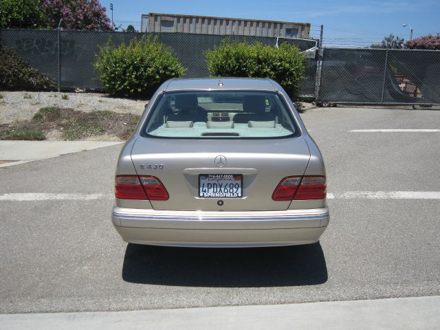 Mercedes-Benz E-Class 2001 photo 1