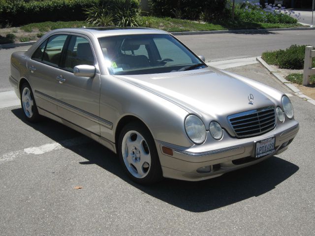 Mercedes-Benz E-Class 2001 photo 2