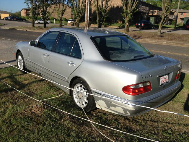 Mercedes-Benz E-Class 2001 photo 9