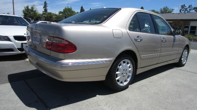 Mercedes-Benz E-Class 2001 photo 1