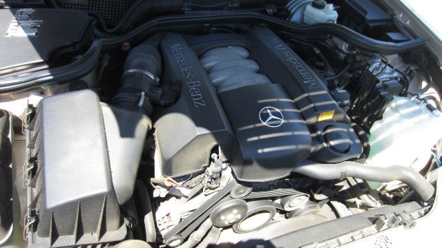 Mercedes-Benz E-Class 2001 photo 2