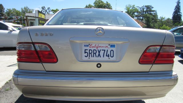 Mercedes-Benz E-Class 2001 photo 7