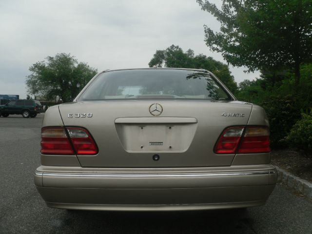 Mercedes-Benz E-Class 2001 photo 15