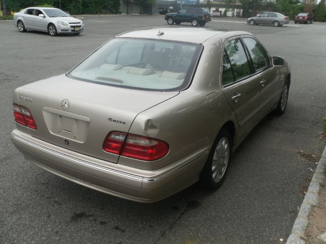 Mercedes-Benz E-Class 2001 photo 9