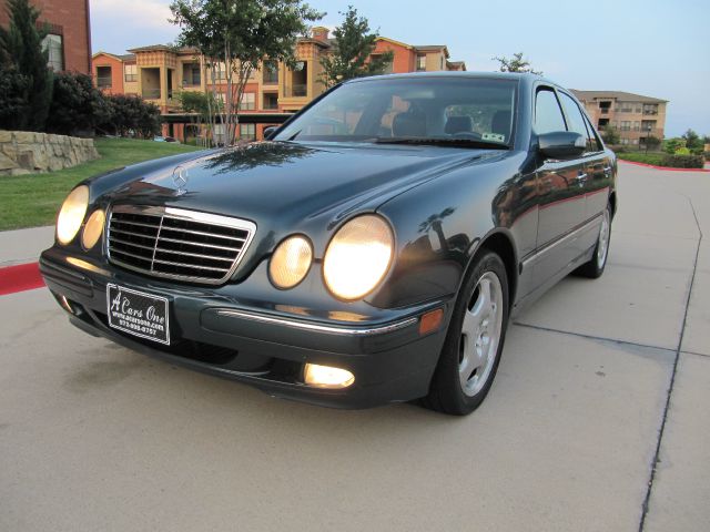 Mercedes-Benz E-Class 2001 photo 2