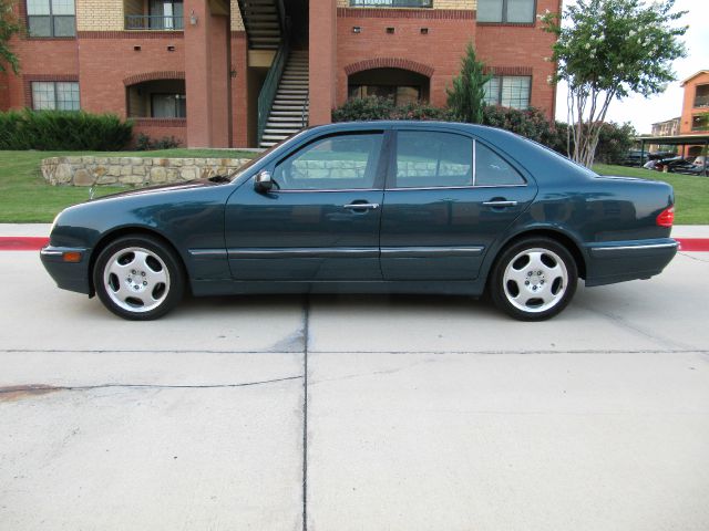 Mercedes-Benz E-Class 2001 photo 3