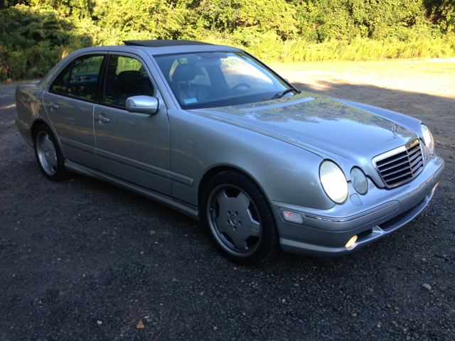 Mercedes-Benz E-Class 2001 photo 2