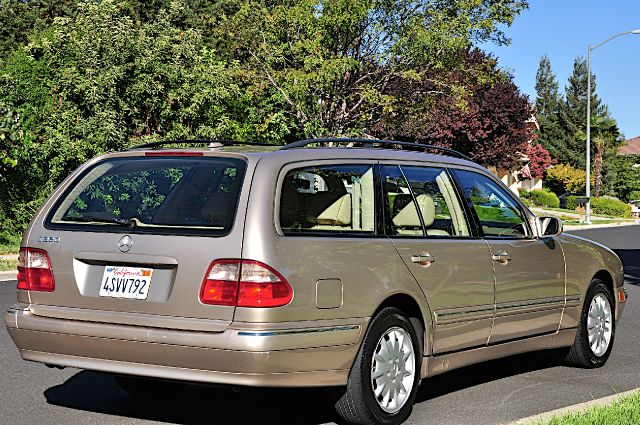 Mercedes-Benz E-Class 2001 photo 1