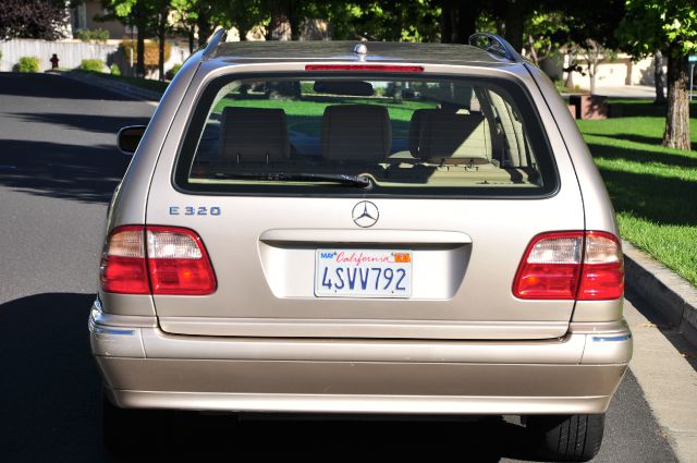 Mercedes-Benz E-Class 2001 photo 4