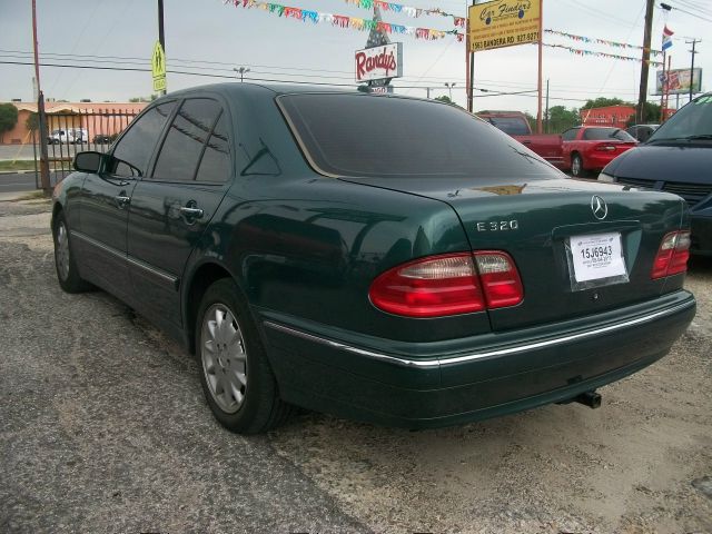 Mercedes-Benz E-Class 2001 photo 1