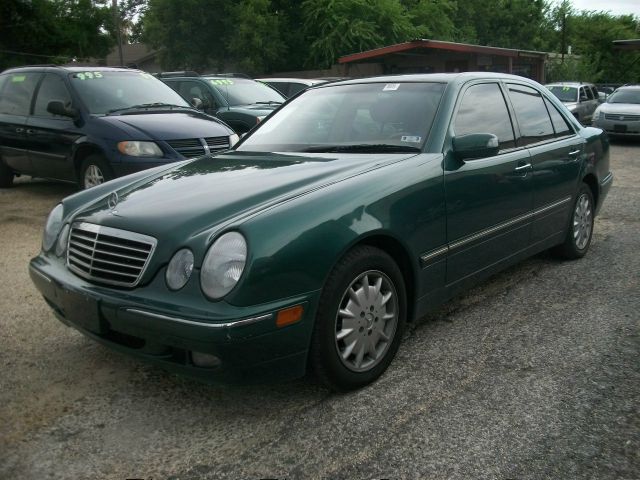 Mercedes-Benz E-Class 2001 photo 3